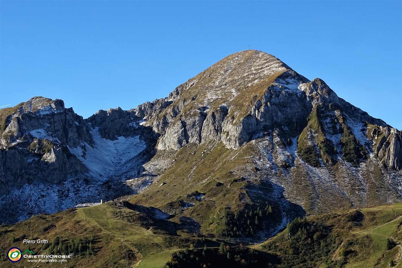 17 Zoom sul Monte Cavallo (2323 m).JPG -                                
